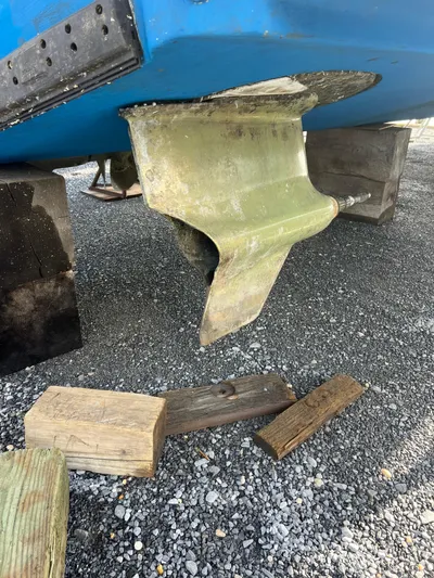 Royal Zenith Yacht Photos Pics 2013 Formula 45 Yacht propeller and rudder on gravel with wooden blocks.