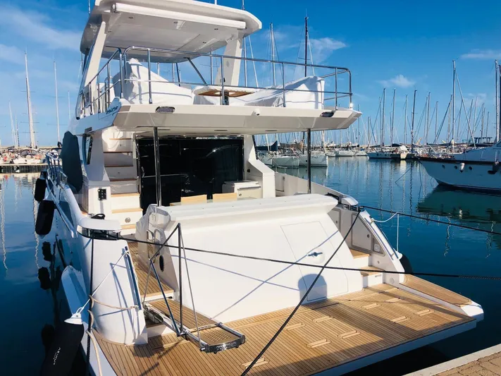 Atlantis Of London Yacht Photos Pics AZIMUT 66 FLY 2021