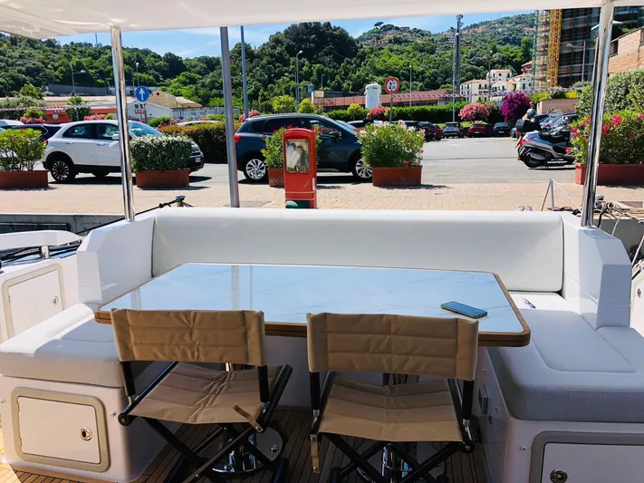 Atlantis Of London Yacht Photos Pics AZIMUT 66 FLY 2021