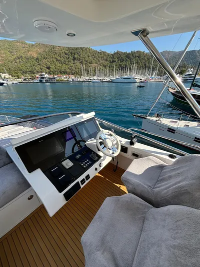 Atlantis Of London Yacht Photos Pics AZIMUT 66 FLY 2021