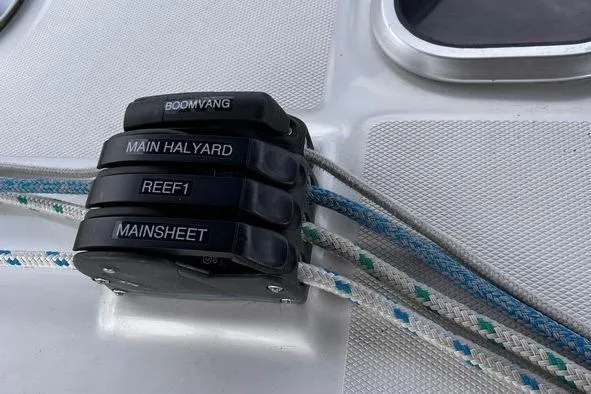  Yacht Photos Pics Sailboat control lines labeled Boom Vang, Main Halyard, Reef1, Mainsheet on Hunter 410, 1999.