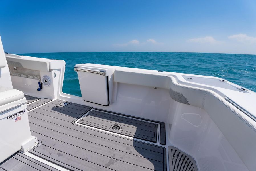 2022 Front Runner 39 Center Console