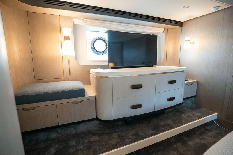 Insanity Yacht Photos Pics 