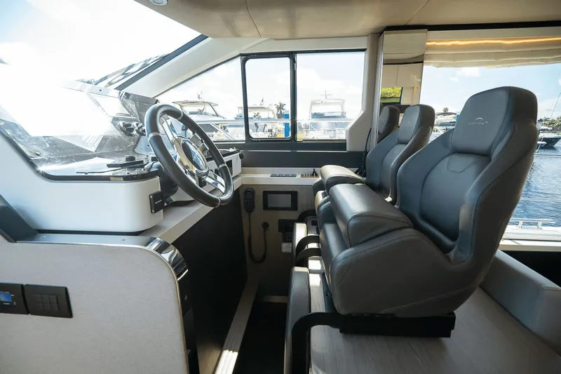 Insanity Yacht Photos Pics 