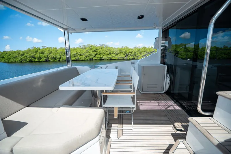 Insanity Yacht Photos Pics 