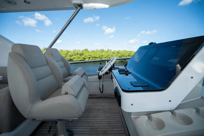 Insanity Yacht Photos Pics 