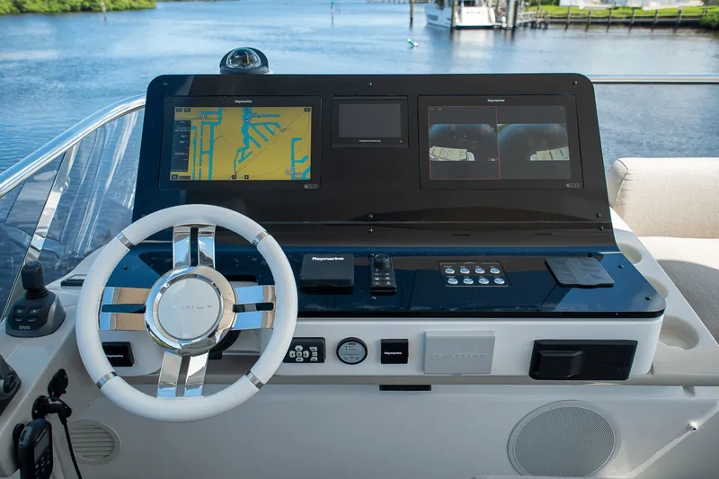 Insanity Yacht Photos Pics 