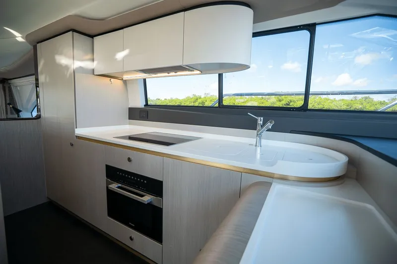 Insanity Yacht Photos Pics 