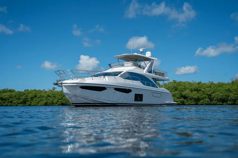 Insanity Yacht Photos Pics 