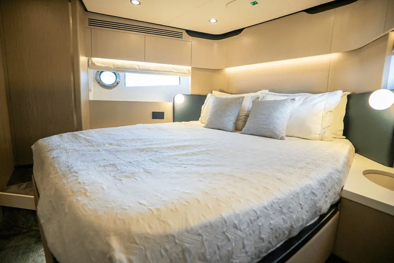 Insanity Yacht Photos Pics 