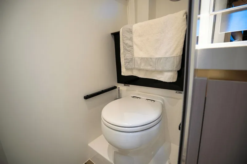 Insanity Yacht Photos Pics 