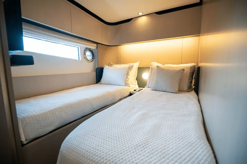 Insanity Yacht Photos Pics 