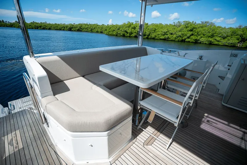 Insanity Yacht Photos Pics 