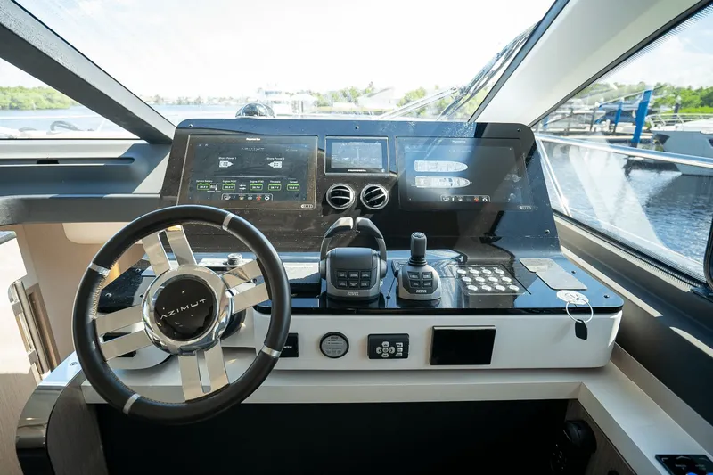 Insanity Yacht Photos Pics 