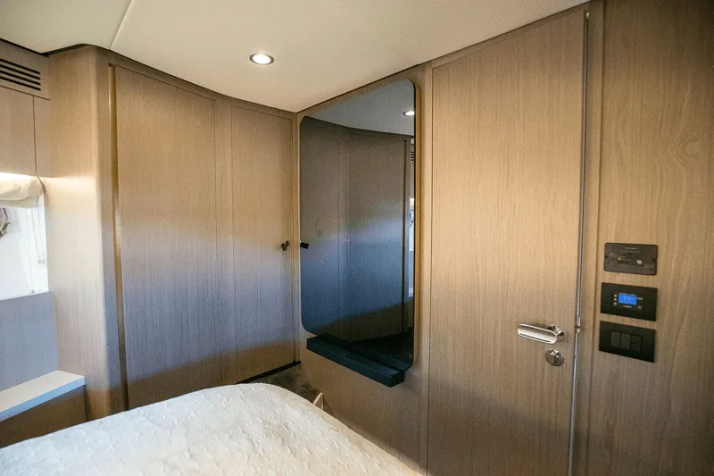 Insanity Yacht Photos Pics 