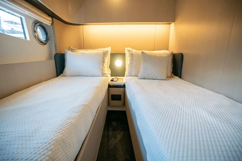 Insanity Yacht Photos Pics 