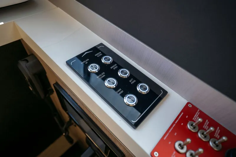 Insanity Yacht Photos Pics 