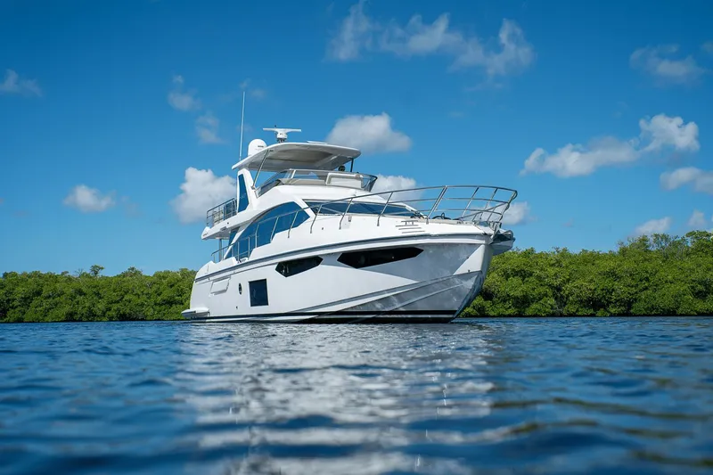 Insanity Yacht Photos Pics 