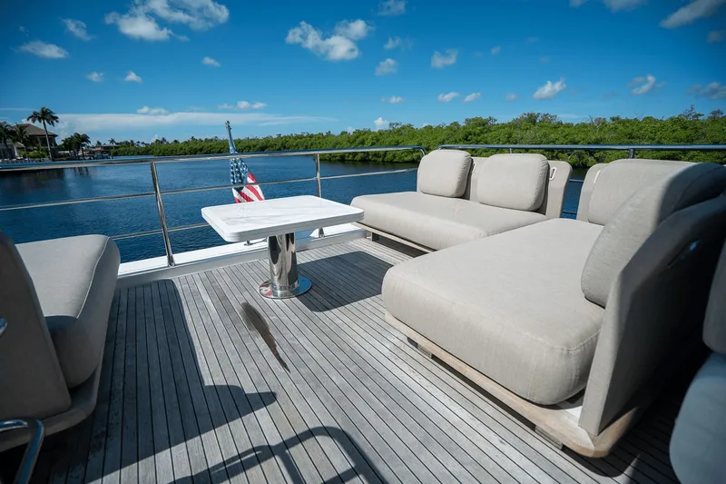 Insanity Yacht Photos Pics 