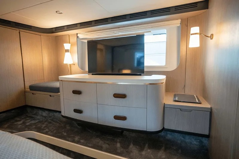 Insanity Yacht Photos Pics 