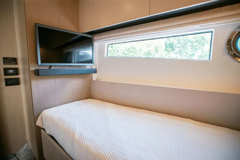 Insanity Yacht Photos Pics 