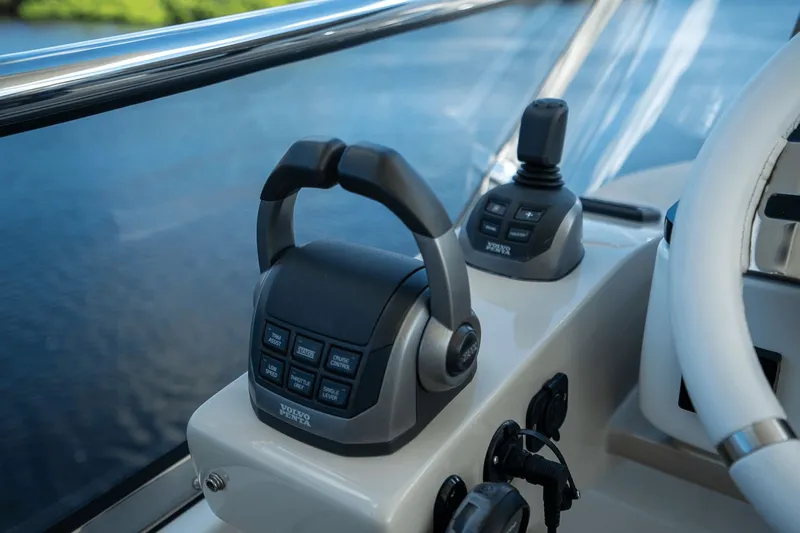 Insanity Yacht Photos Pics 