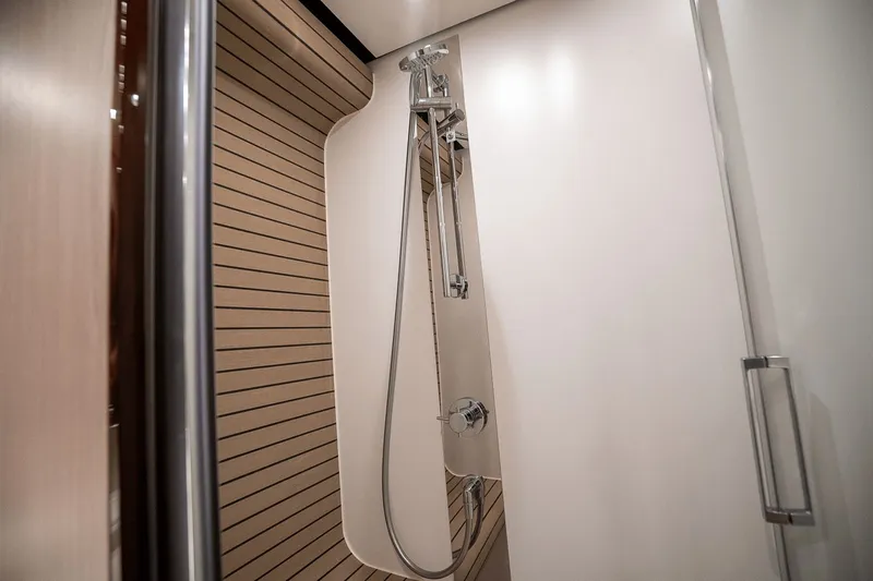 Insanity Yacht Photos Pics 