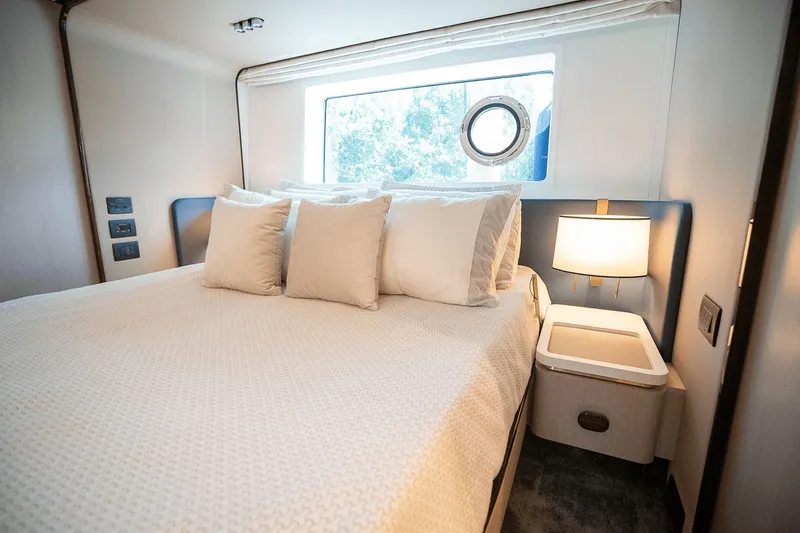 Insanity Yacht Photos Pics 