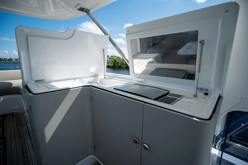 Insanity Yacht Photos Pics 