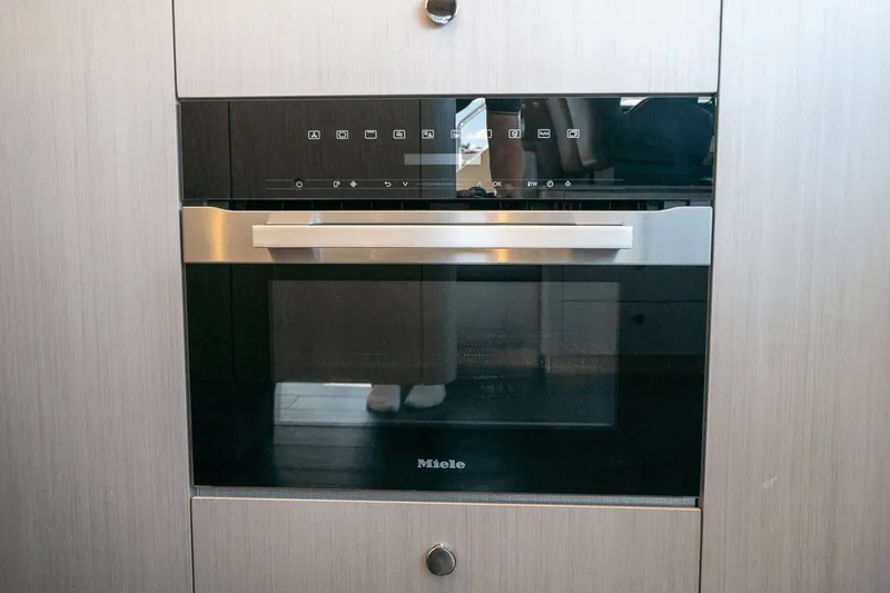 Insanity Yacht Photos Pics 