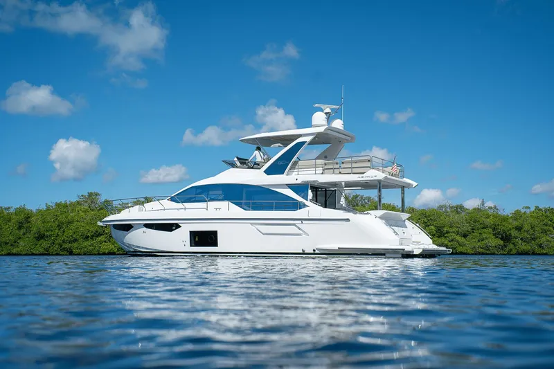 Insanity Yacht Photos Pics 