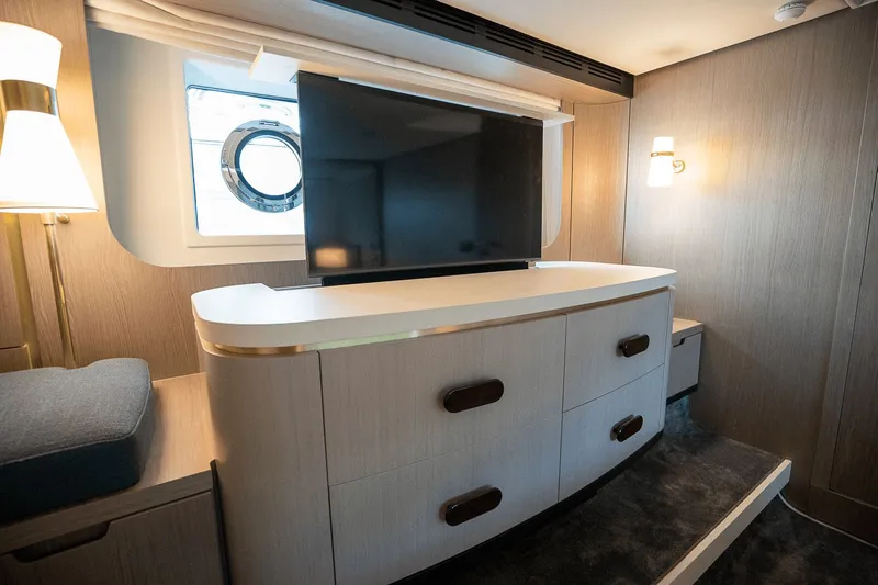 Insanity Yacht Photos Pics 