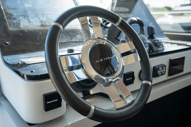 Insanity Yacht Photos Pics 