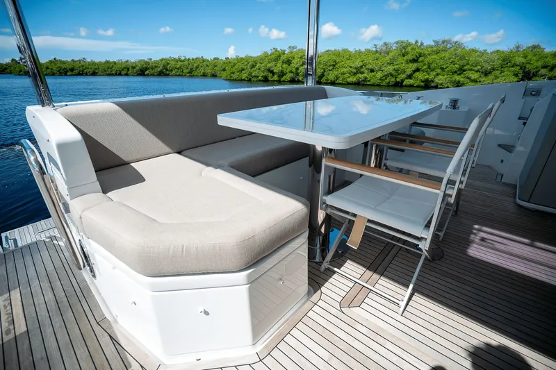 Insanity Yacht Photos Pics 