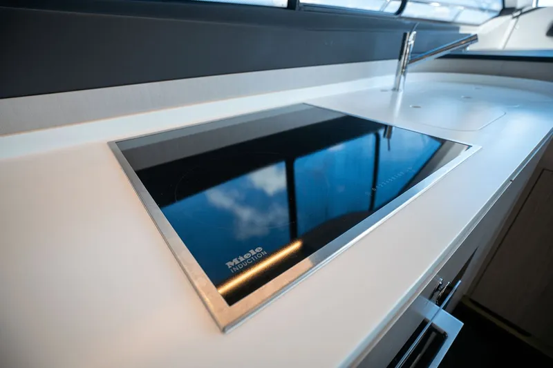 Insanity Yacht Photos Pics 