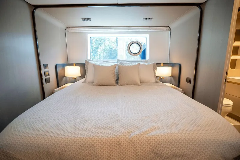 Insanity Yacht Photos Pics 