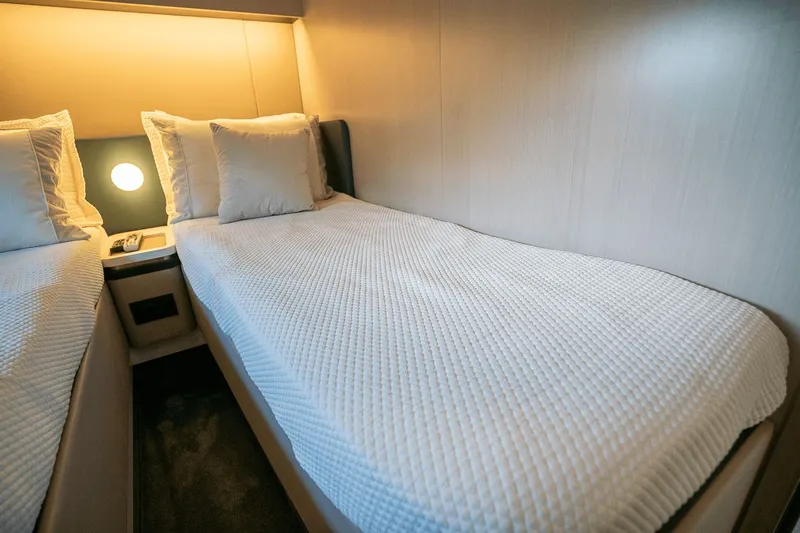 Insanity Yacht Photos Pics 