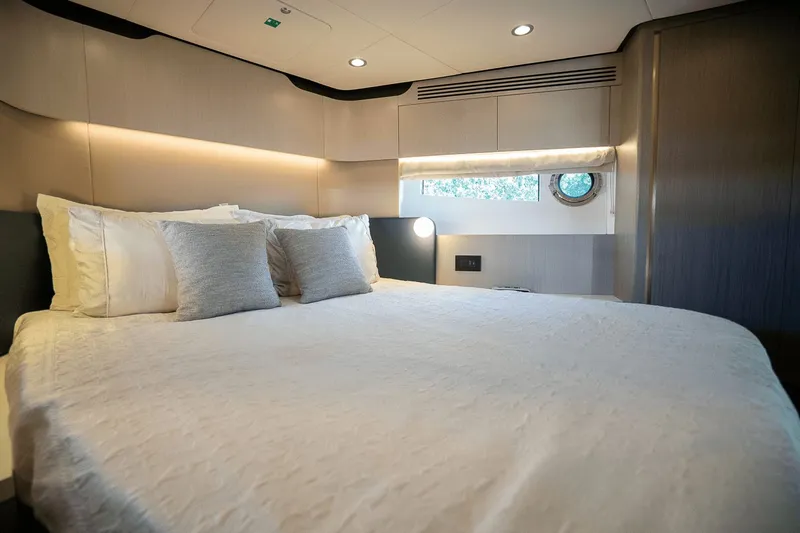 Insanity Yacht Photos Pics 