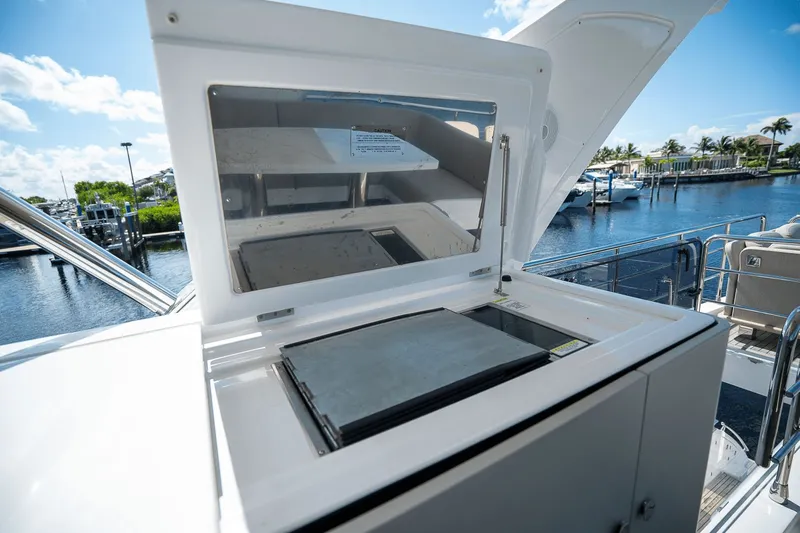 Insanity Yacht Photos Pics 