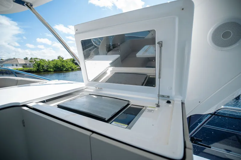 Insanity Yacht Photos Pics 