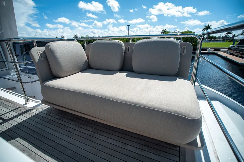 Insanity Yacht Photos Pics 