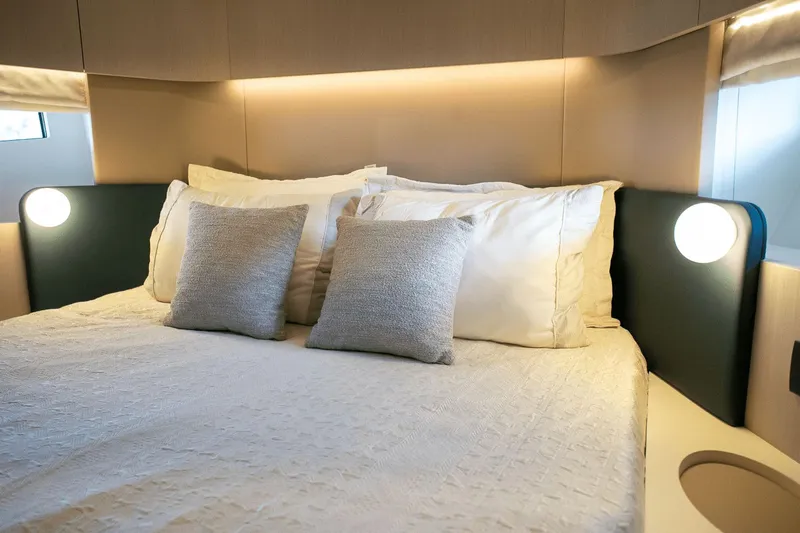 Insanity Yacht Photos Pics 