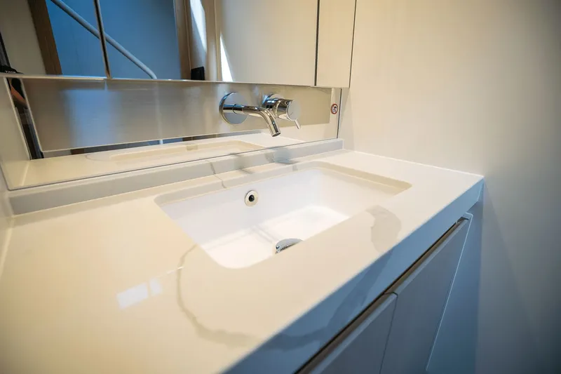 Insanity Yacht Photos Pics 