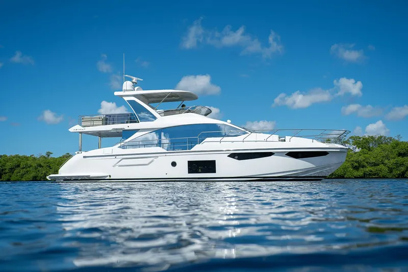 Insanity Yacht Photos Pics 