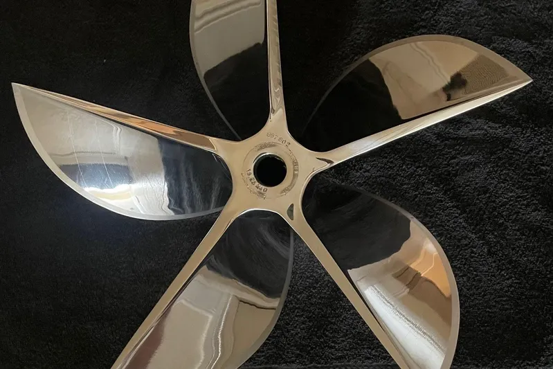  Yacht Photos Pics Highly polished five-blade propeller on black background, MTI 40RP 2007 model.