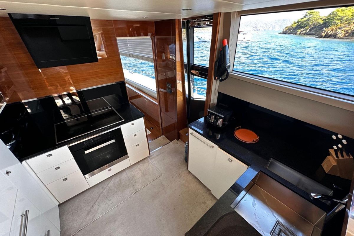 2016 Princess 88 