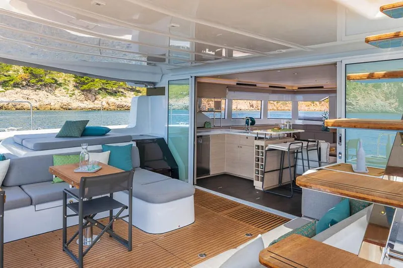  Yacht Photos Pics Manufacturer Provided Image