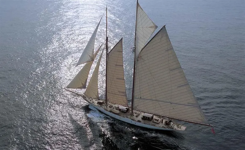 Invader Yacht Photos Pics 