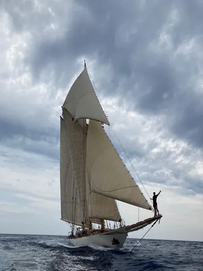 Invader Yacht Photos Pics 