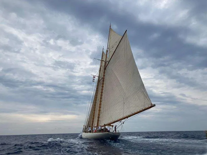 Invader Yacht Photos Pics 